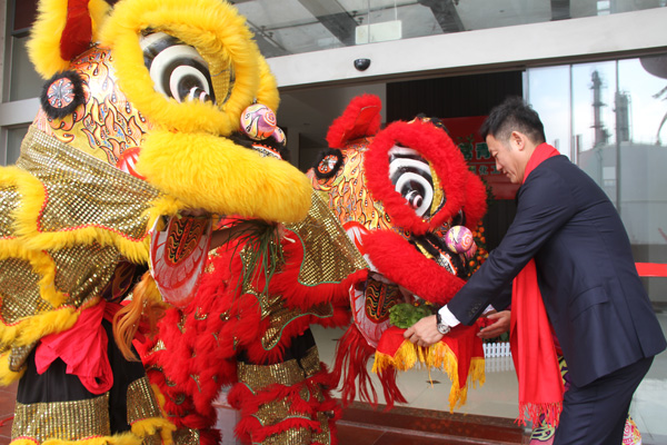 千秋偉業(yè)添錦繡 萬里鵬程展宏圖 —— 常青樹舞獅獻瑞賀新春，歡天喜地迎開工！